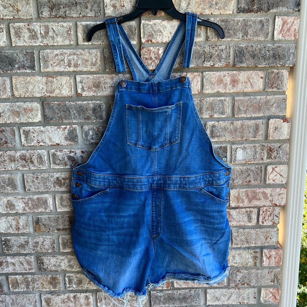 🍒💣 Target plus size denim bib overall shorts